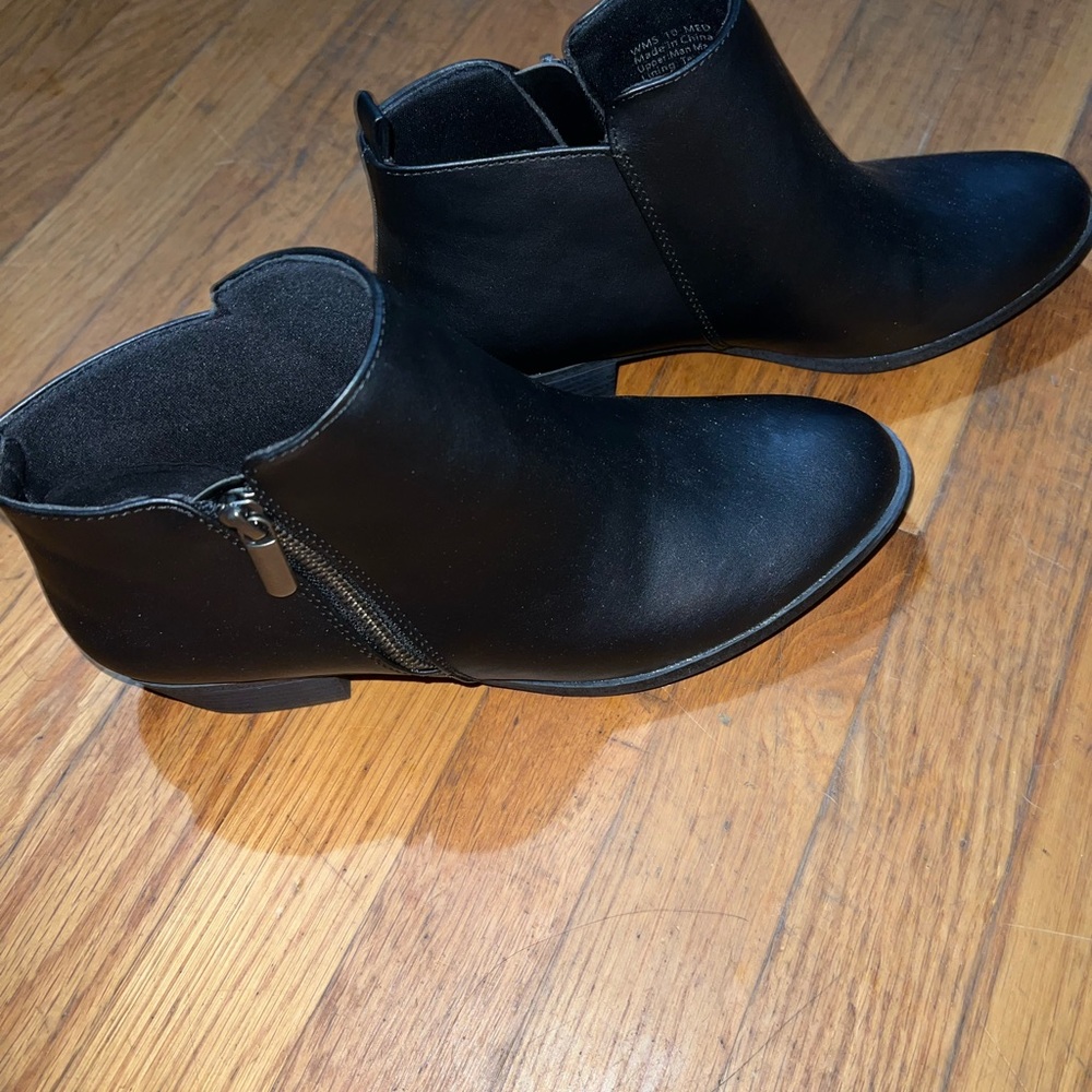 Like new black ankle boots